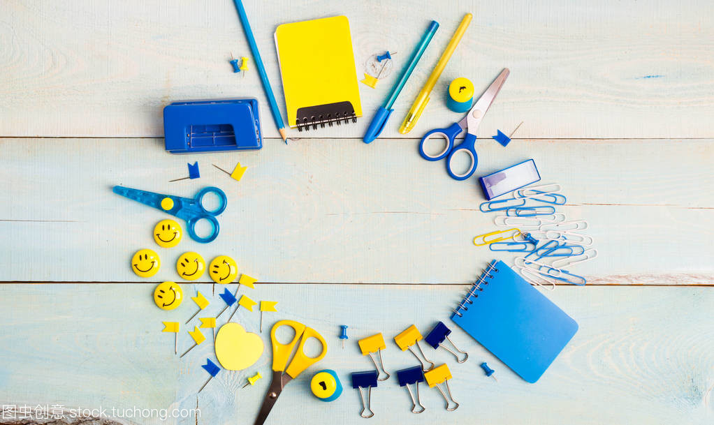 文具桌上的小世界